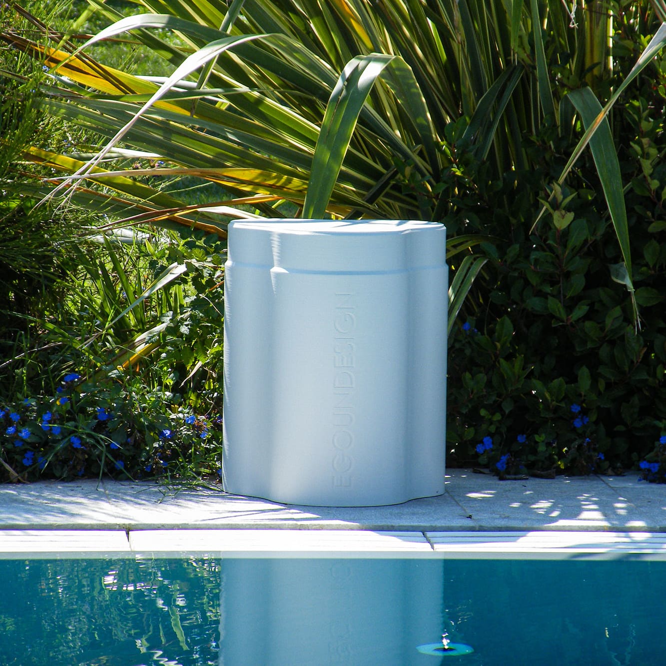 SIBI seduta, tavolino, contenitore bianco da interno ed esterno a bordo piscina