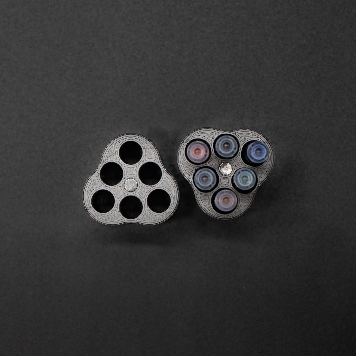 TRILOBY INK - Cartuccera con chiusura magnetica vista dall'alto - EGOUNDESIGN