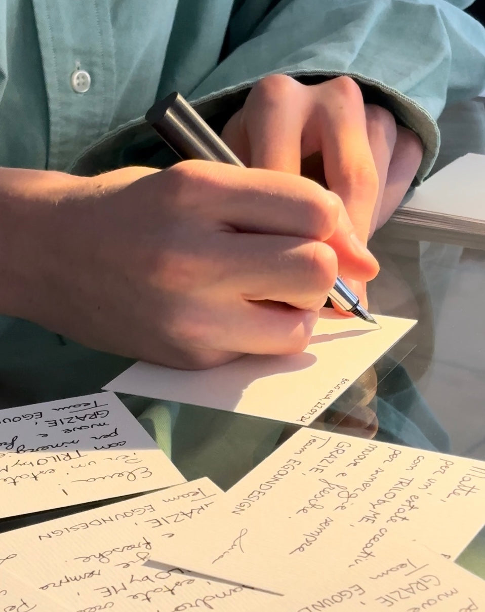 La scienza della scrittura a mano: cosa succede nel cervello quando scriviamo
